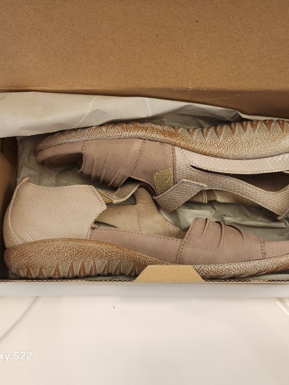 Naot "Papaki" Leather Sandals. NIB. Size EU 38/US 7-7.5. Stone Nubuck Beige - Picture 12 of 14